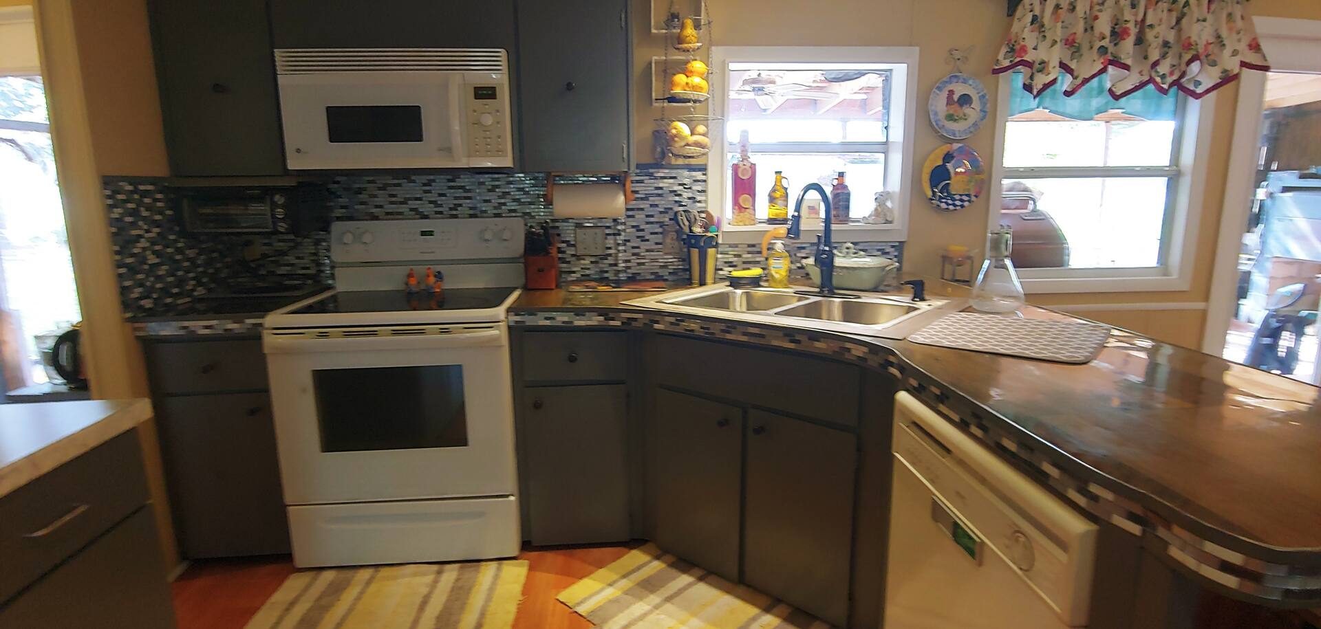 Full kitchen